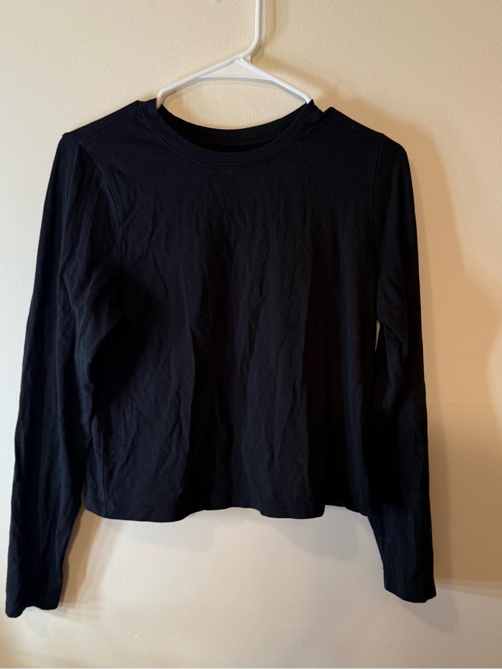 Old Navy Black Long-Sleeve Crewneck Tee